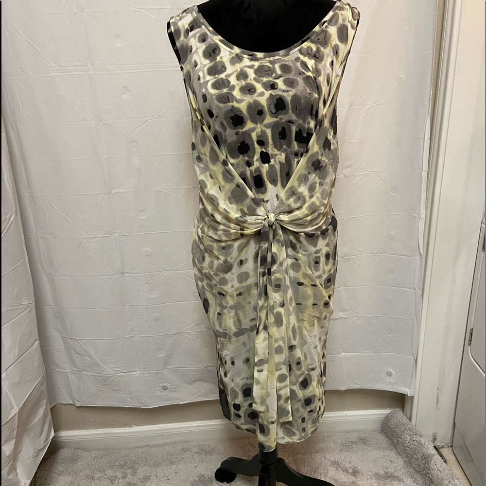 Simply vera Vera Wang size extra large super cute unique wrap style dress.